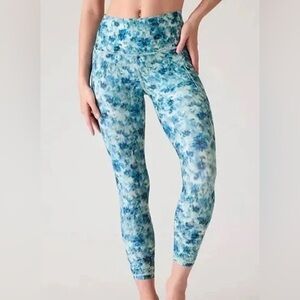 NWT Athleta Blue Floral Salutation Stash 7/8 Leggings